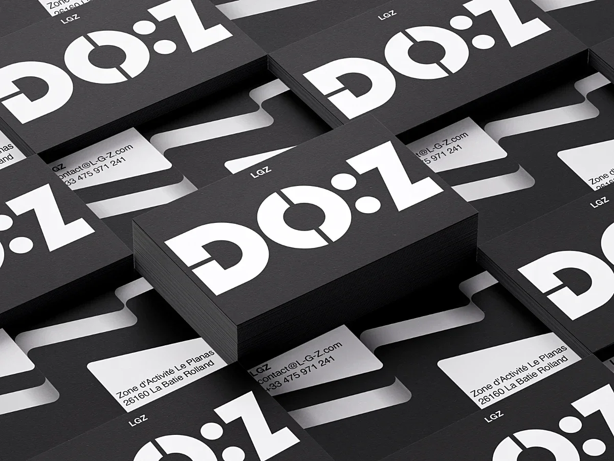 Black and white business cards presenting the logotype of the contemporary furniture Doz and the icon created for the identity
